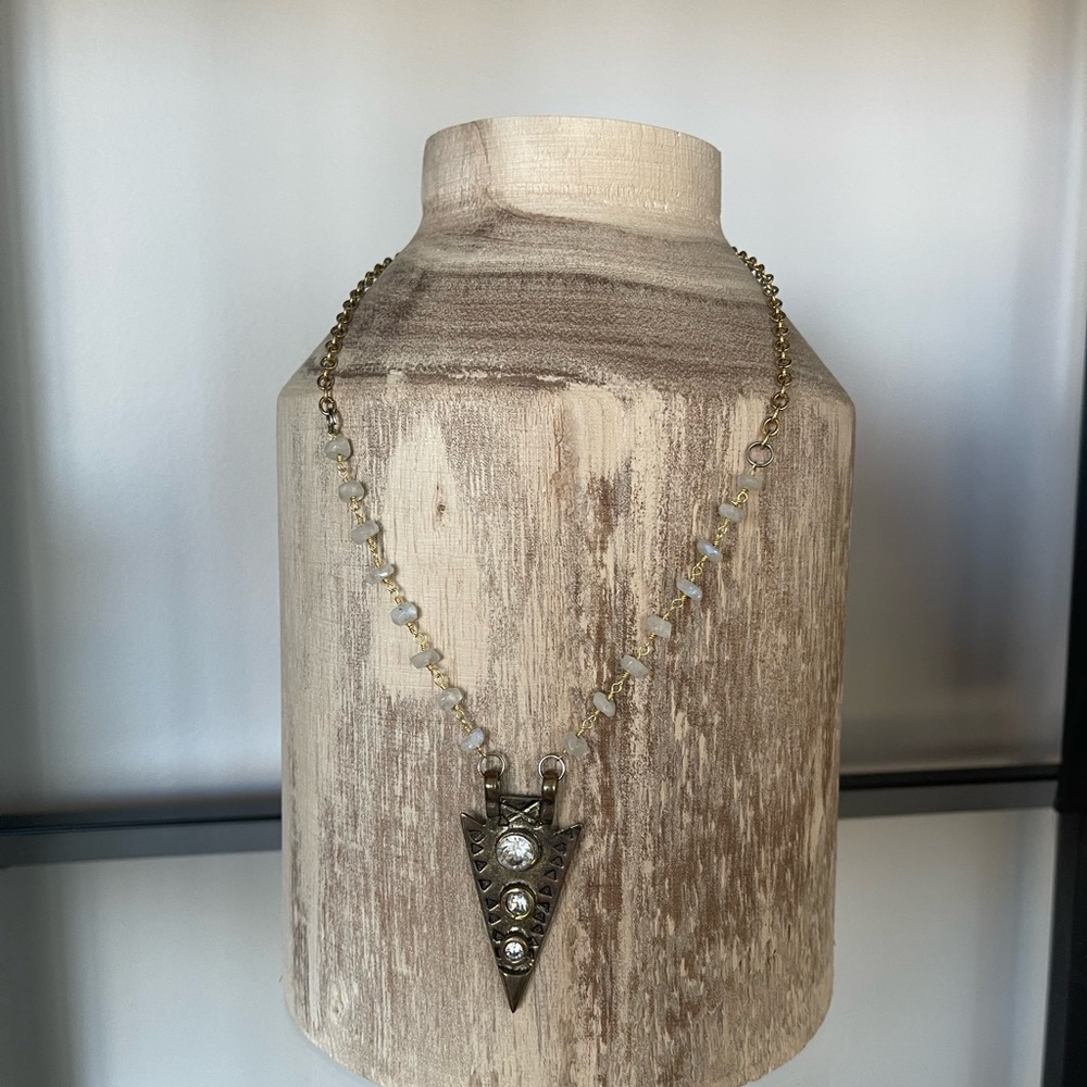 Betsy Pittard Arrow head pendant necklace